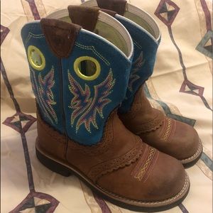 Ariat round tip boots